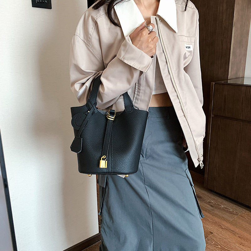 Luxury Bag 2025 New Designer Shoulder Bags For Womans Handbag Fashionable Casual Flap Women Crossbody Bag