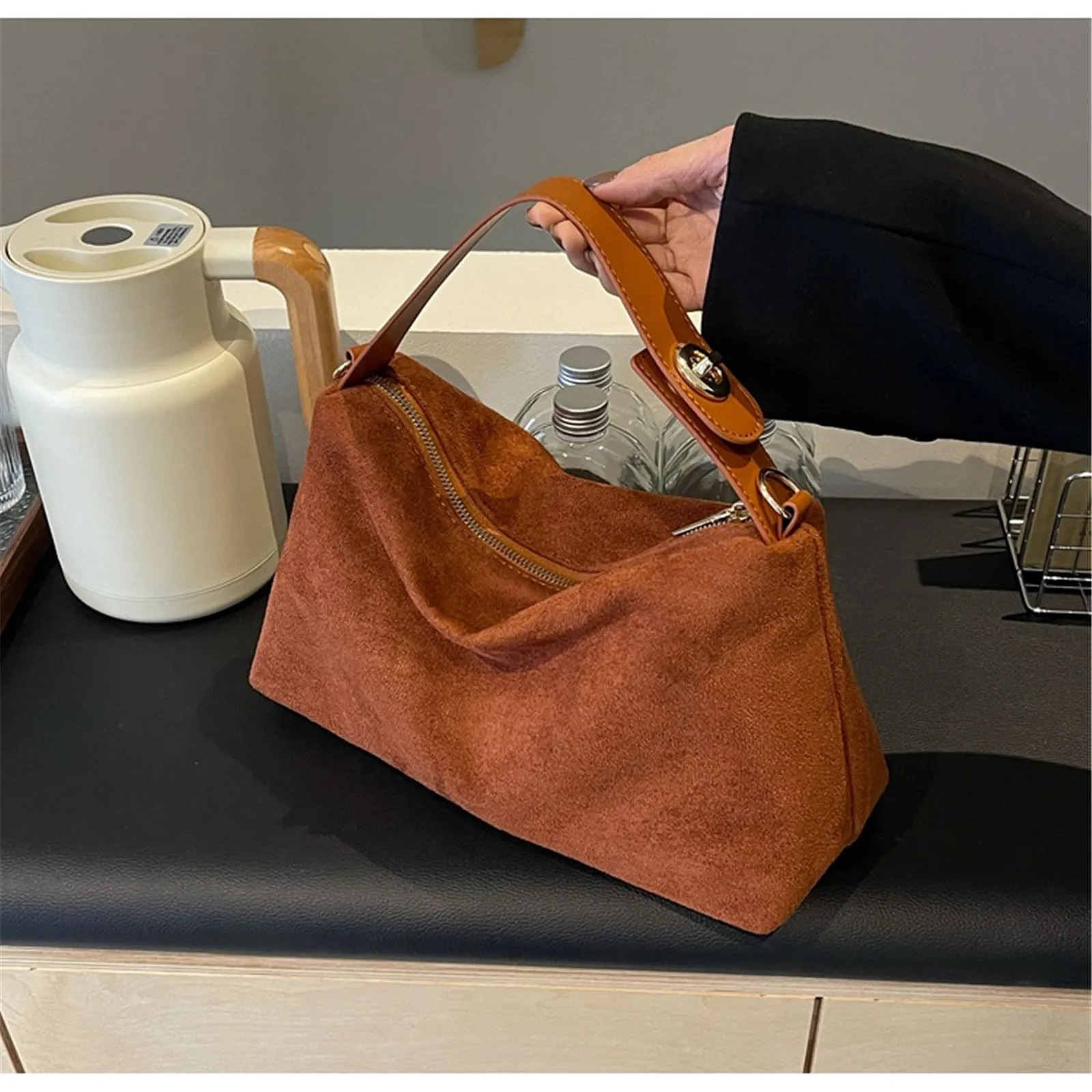 Fashionable Zipper Suede Simple Shoulder and Cross Body Bag Solid High Quality Womens Handbag Classic Edition 250303