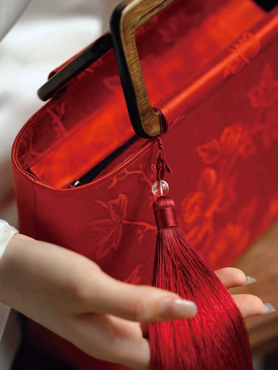 Classic Red Mother Gift Bag Fringe Tassel Designer Bags Women Vintage Womens Handbags Purses Z250303