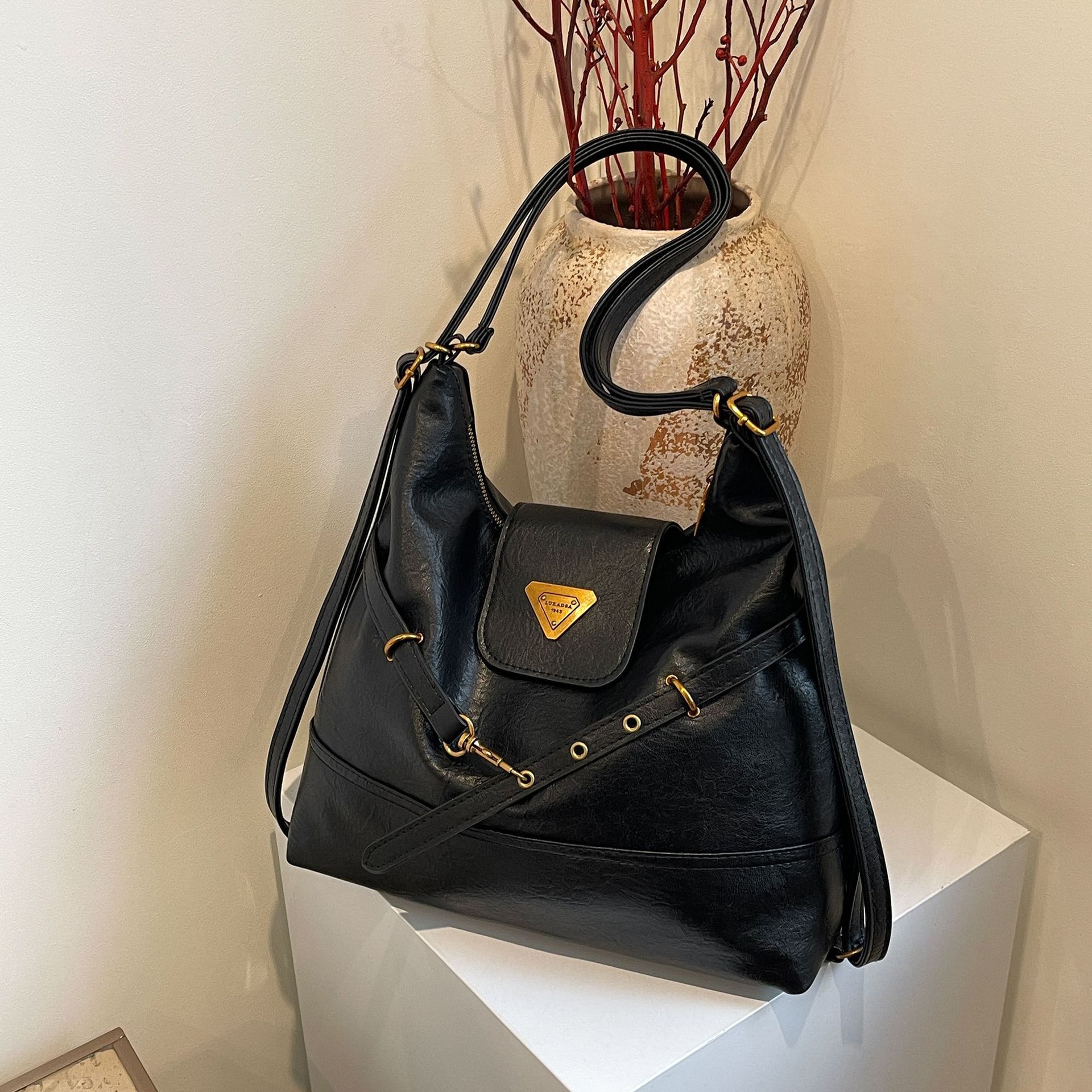 Multi Functional Designer Large Capacity Handbag Shoulder Bag Slanted Back Multi Back French Women's Bag
