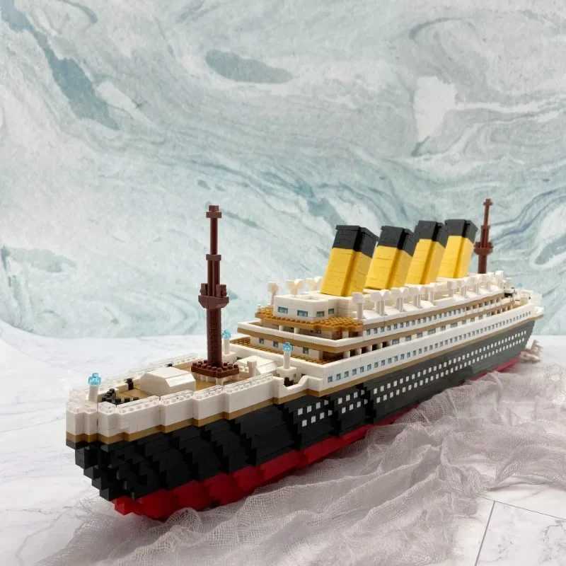 Free shipping 4000+Pcs Titanic Model Cruise Ship Building Blocks MOC Boat Bricks Collection DIY Construction Toys for Children Gift