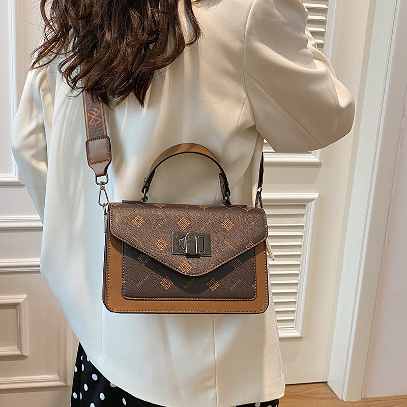 Free shipping new designer Shoulder Bags For womans printing Latch handbag NEW hot Fashionable flap women messenger bag