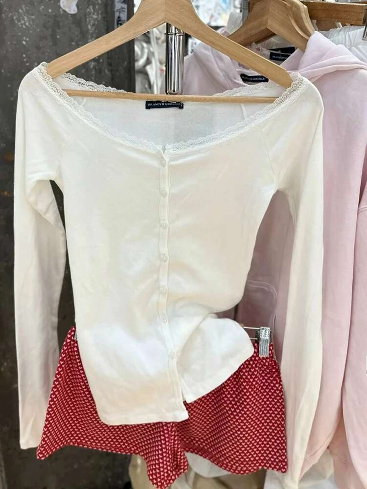 Women's New Lace Patchwork Long Sleeve T-Shirt Sweet Design Sexy Scoop Neck Slim Fit Vintage Solid Simple Y2k Style Tees Tops