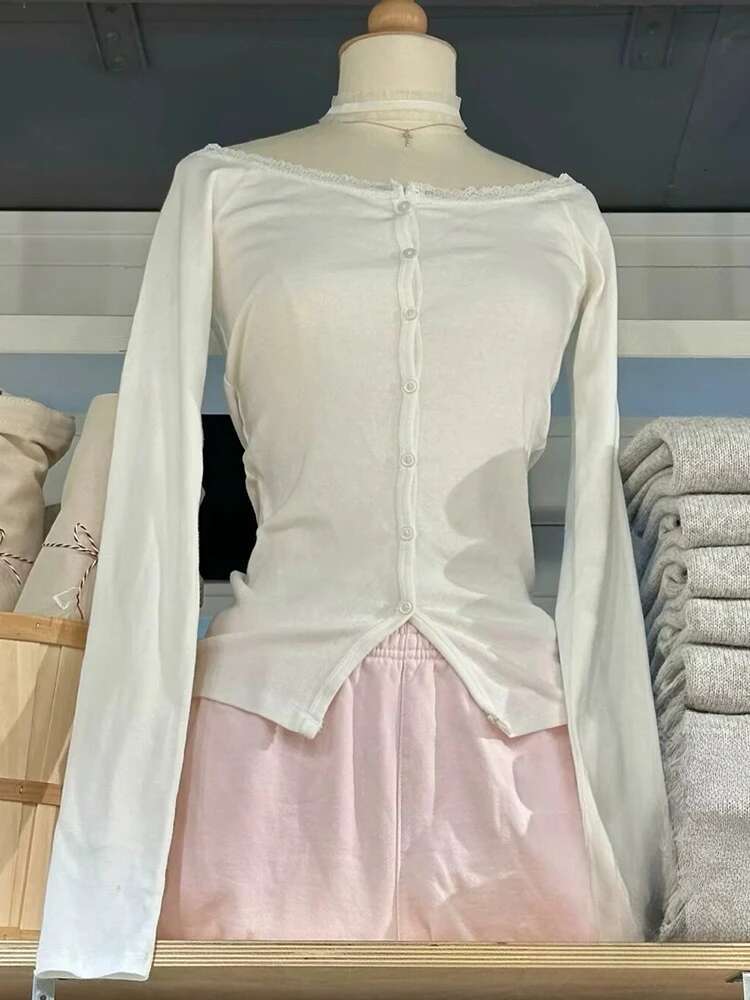 Women's New Lace Patchwork Long Sleeve T-Shirt Sweet Design Sexy Scoop Neck Slim Fit Vintage Solid Simple Y2k Style Tees Tops
