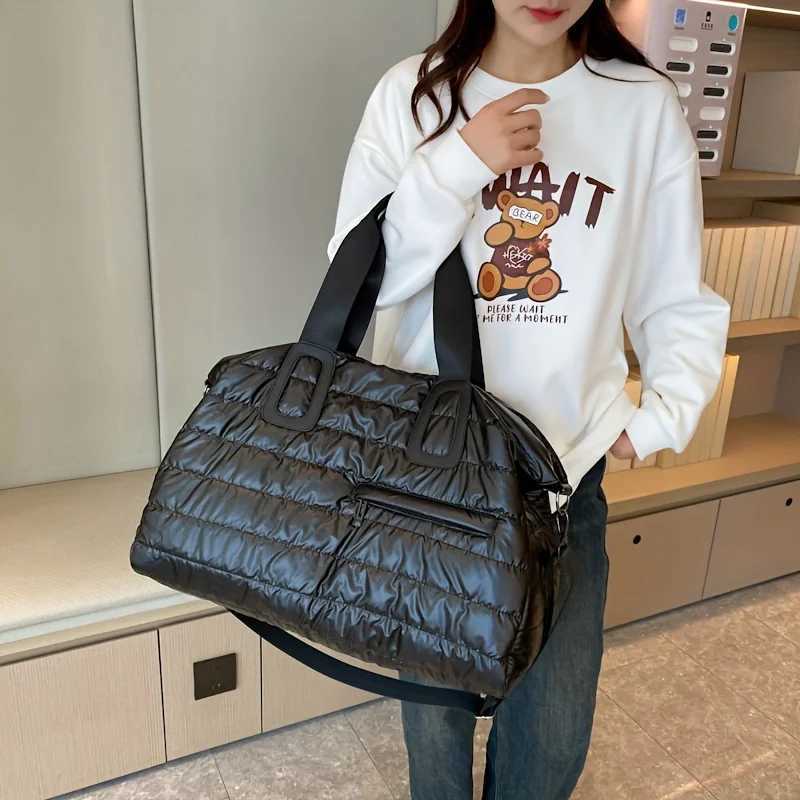 Large Capacity Shoulder Tote Shoulder and Cross-body Duffle Bags Lightweight Travel and Gym Bags Unisex Storage Duffle Bags Y250304