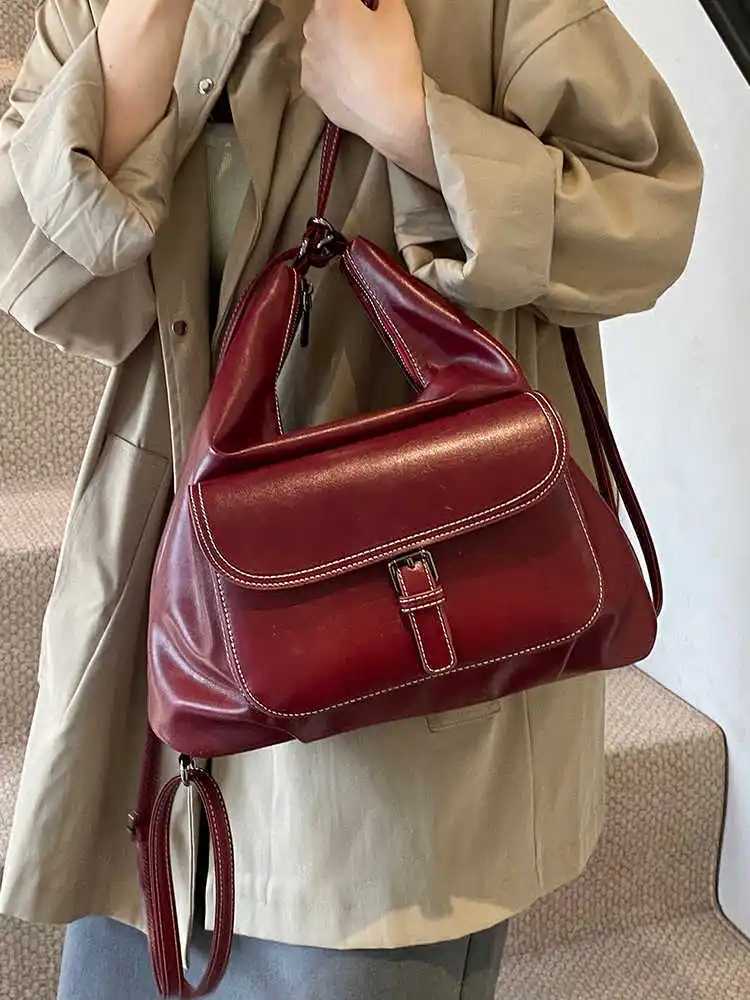 Red PU Shoulder Bag for Womens Autumn New Large Capacity Business Backpack Fashion Matching Underwear Bag Z250303