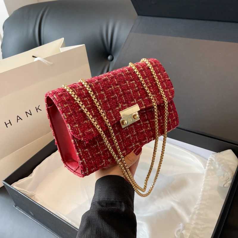 Christmas Wine Red Woolen Plaid Armpit Bag 2024 New Autumn/Winter Womens Exquisite Lock Crossbody Bags Simple Unique Handbag Z250303