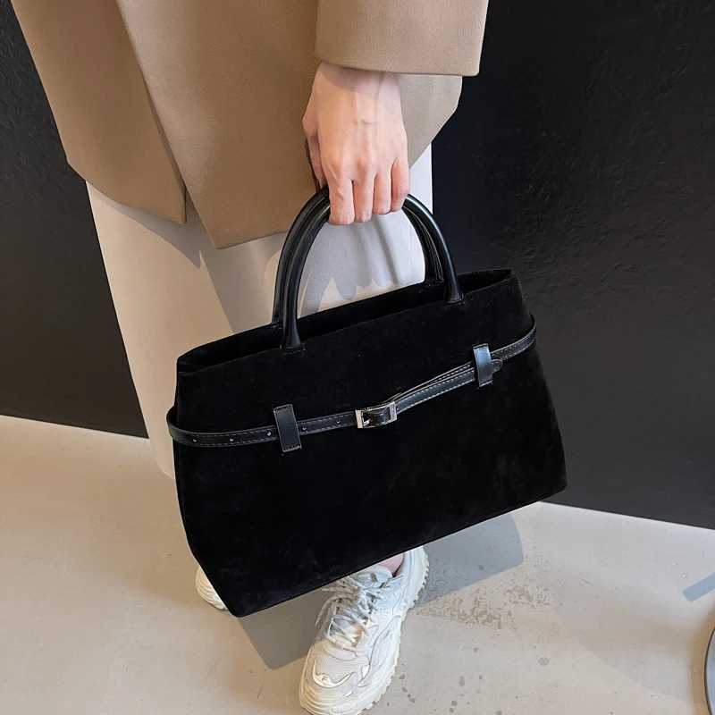 Ladies Wine Red Suede Commuter Tote Bag 2024 New Autumn/Winter Magnetic Buckle Closure Large Capacity Handbag Office Briefcase Z250303