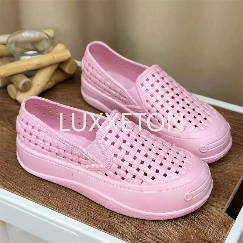Summer New Women Fashionable Baotou Hollow Soft Sandals Thick Sole Non Slip Breathable Free Shipping