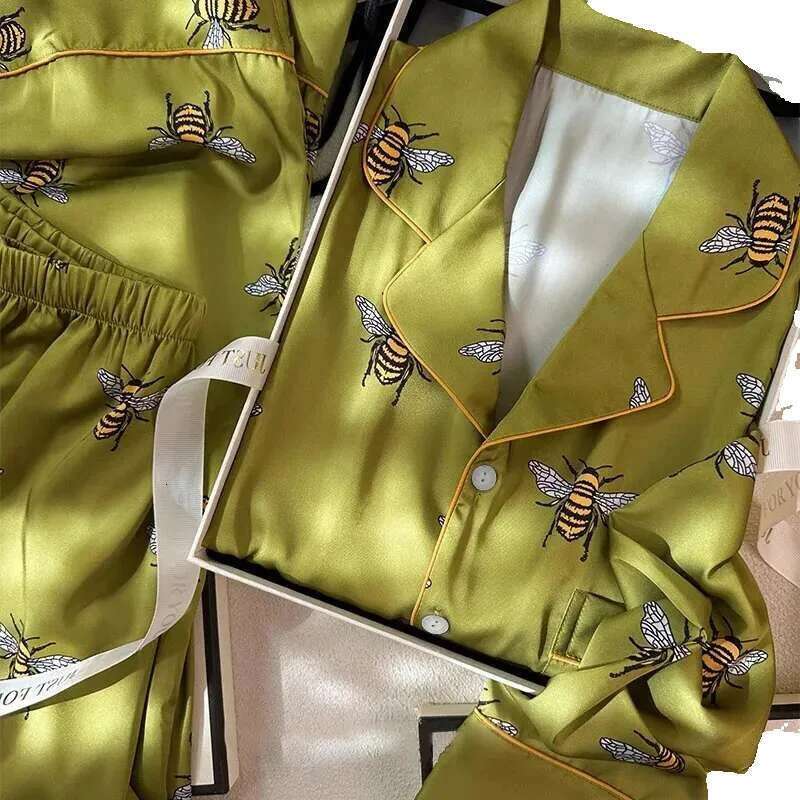 Elegant 2-Piece Bee Print Pama Set - Faux Silk Satin Sleepwear In Pink