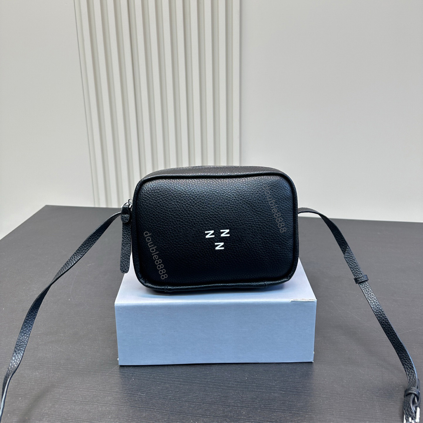 Man Everyday Camera Bags designer black leather crossbody shoulder bag men messenger bag fashion purse Leather card holders travel bags leisure bags sling belt bag