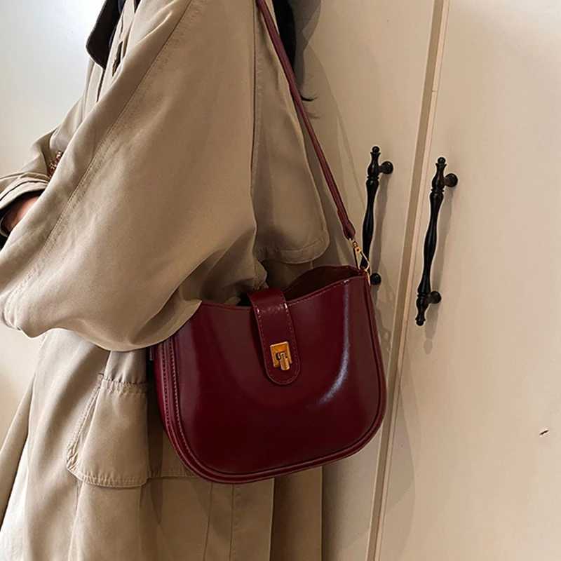 2025 Spring New Womens Single Shoulder Bag Texture Leather Crossbody Bag Korean Red Versatile Handbags Trend Z250303