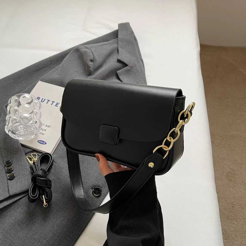 Womens Bag French Texture Chain Shoulder Bags 2024 New Spring Simple Versatile Square Crossbody Bags Chic Red Wedding Handbags Z250303