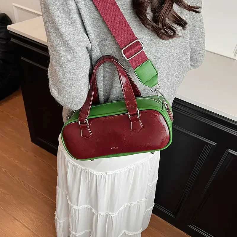 Wine Red Contrast Boston Womens Bag 2025 Autumn/Winter Niche Designer Bag Single Shoulder Ten Font French Handbag Z250303