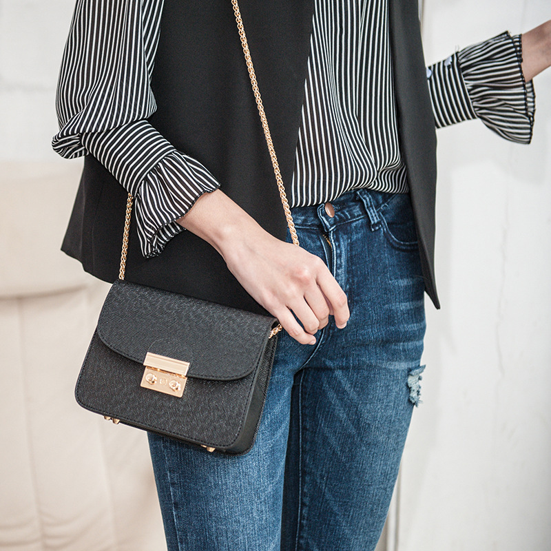 Chic Mini Crossbody Phone Pouch with Chain Detail Ideal Accessory for Warm Weather Fashion