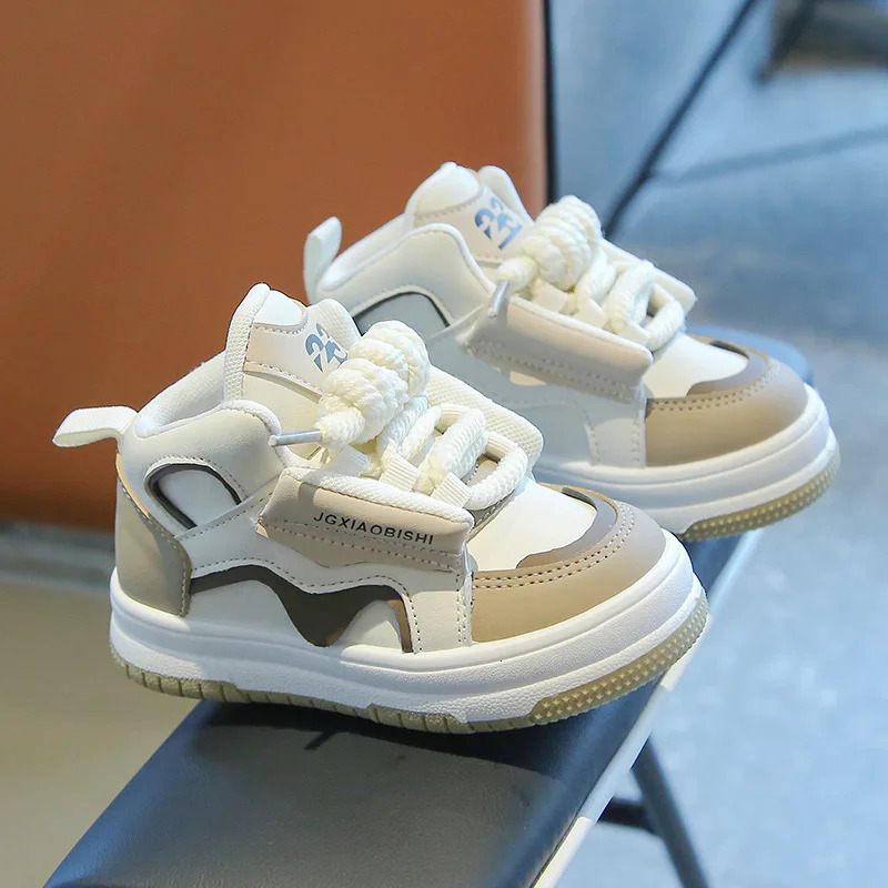 Childrens leather boots fashionable and non slip childrens school tennis shoes spring autumn Versatile boys girls running sports soft 250303
