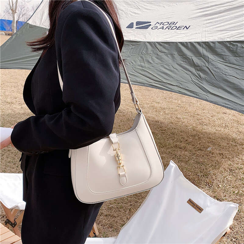 Single Handbag Autumn Bag Women's armpit One shoulder portable handbags small bag Fashion chains crossbody bag Purse Single Zipper Wallets Women 