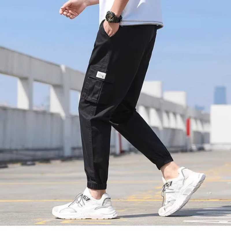 Classic design multi pocket cargo pants mens casual loose fit suitable for outdoor towing cargo pants/runners in spring and summerXJ250303