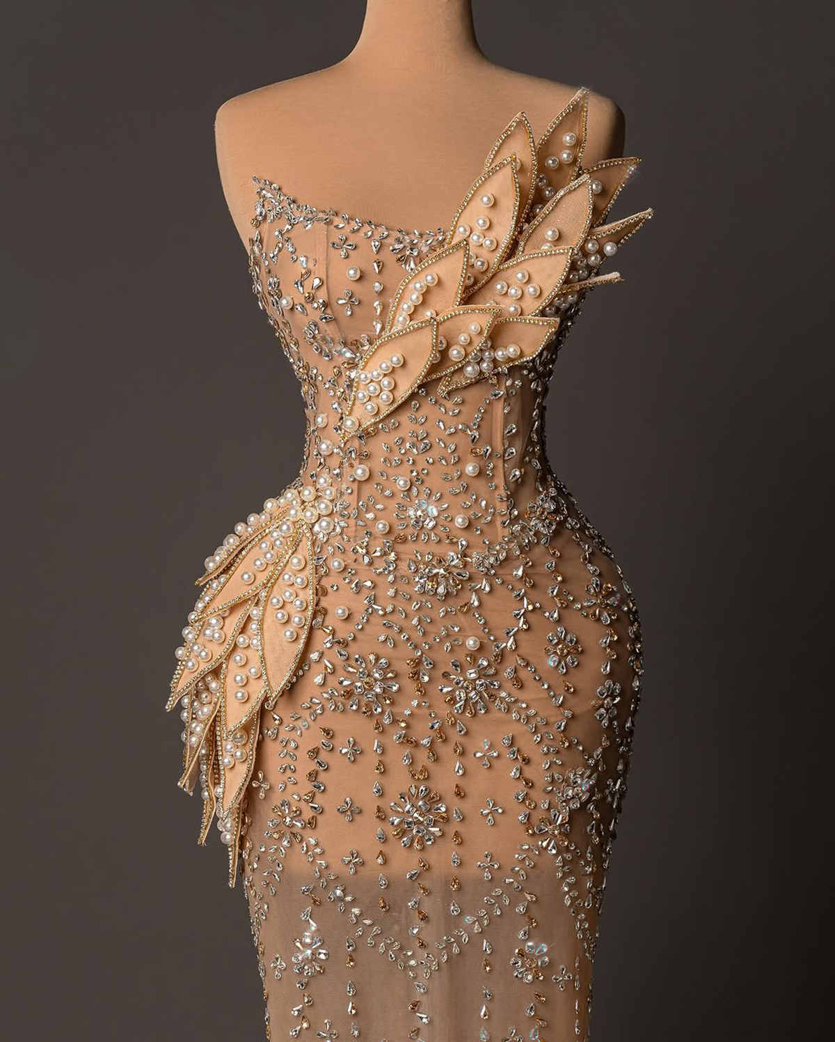 See Through Wedding Dresses Strapless Crystal Pearl Bridal Gowns Mermaid Rhinestone Sleeveless Customized Illusion Sweep Train Bride Dress Vestidos De