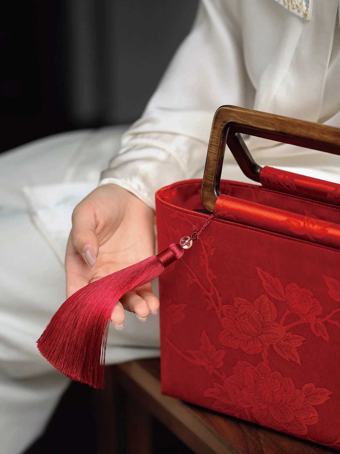 Classic Red Mother Gift Bag Fringe Tassel Designer Bags Women Vintage Womens Handbags Purses Z250303