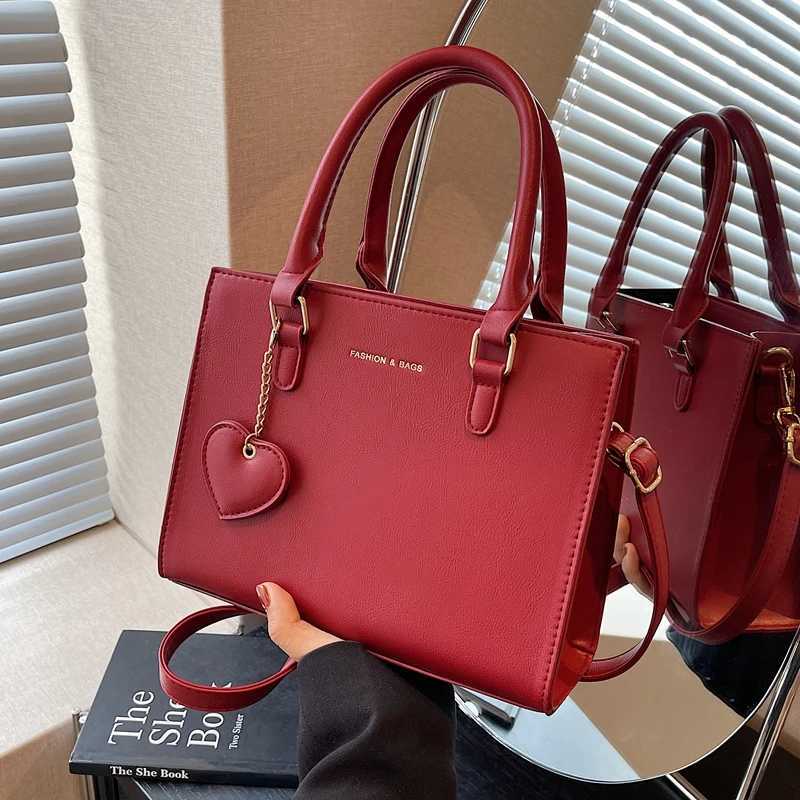 Red PU Cross Body Bag 2023 Womens PU Soft Leather Zipper Love Pendant Luxury Shoulder Bag Casual Fashion Wedding Party Handbag Z250303