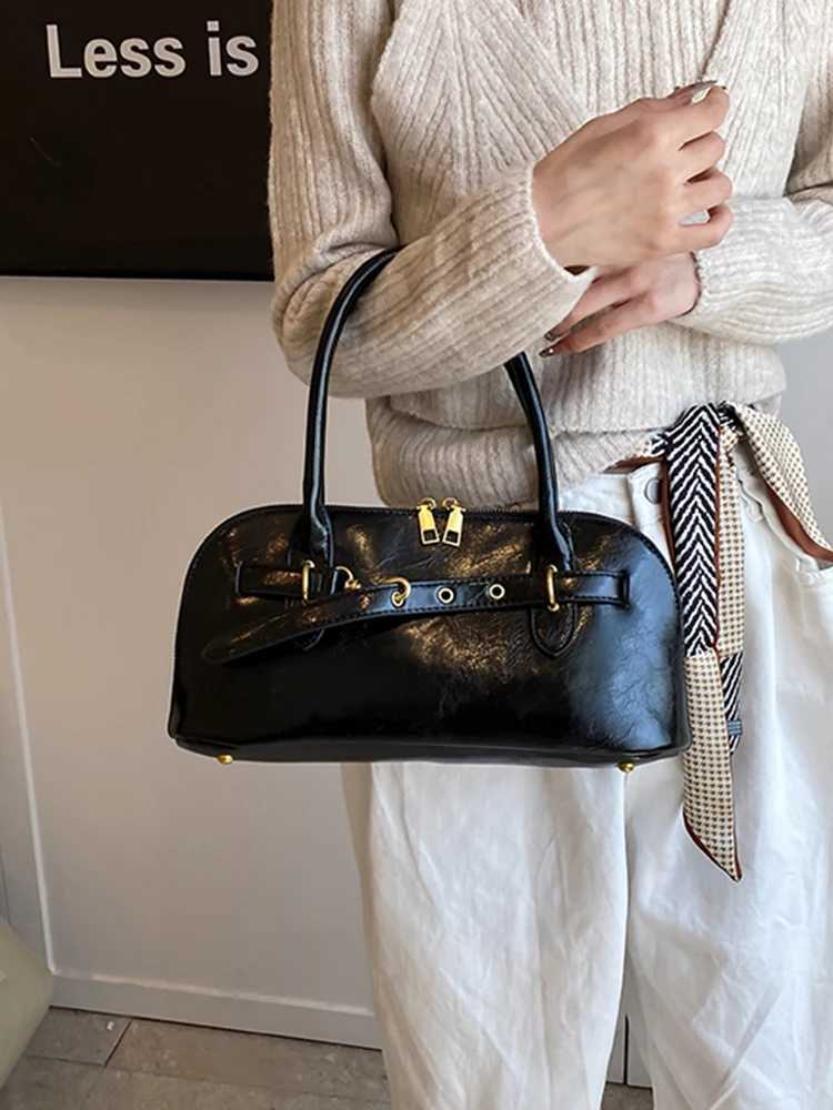 Oil Wax Leather Shoulder Bag 2024 Autumn New Solid Color Womens Handbag Womens Classic Red Wedding Bag Z250303