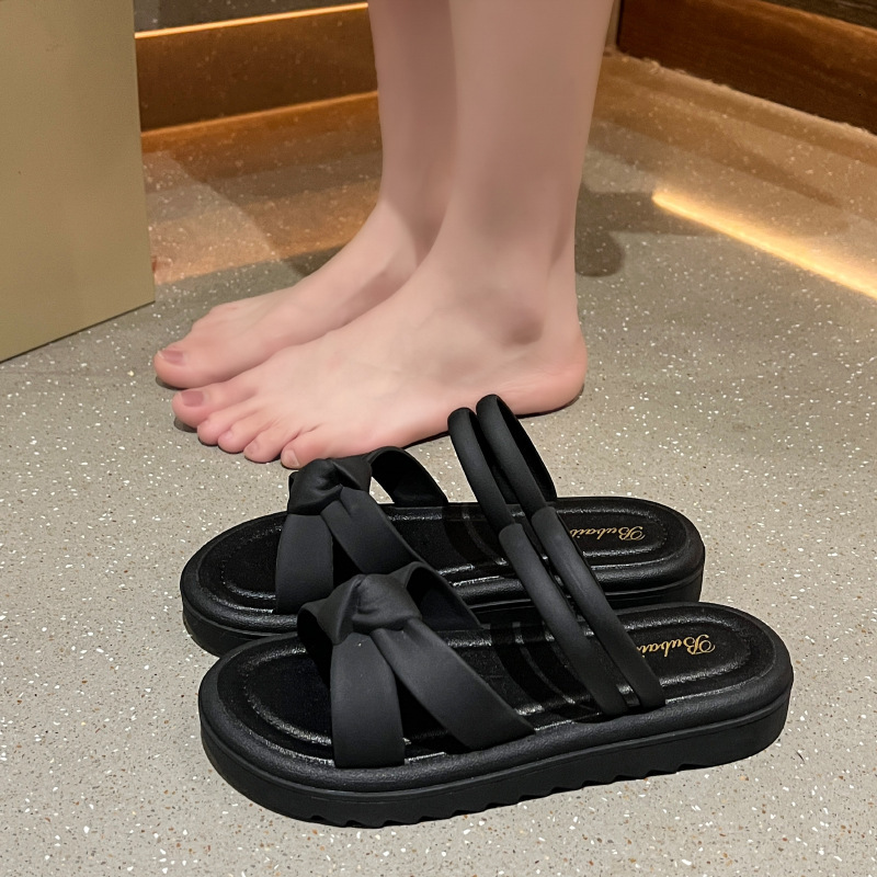 2025 New Summer Slippers Wearing Small Fragrant Designer Women's Thick Bottom Sandals Super Popular Beach French Women's Singles Trendy Casu