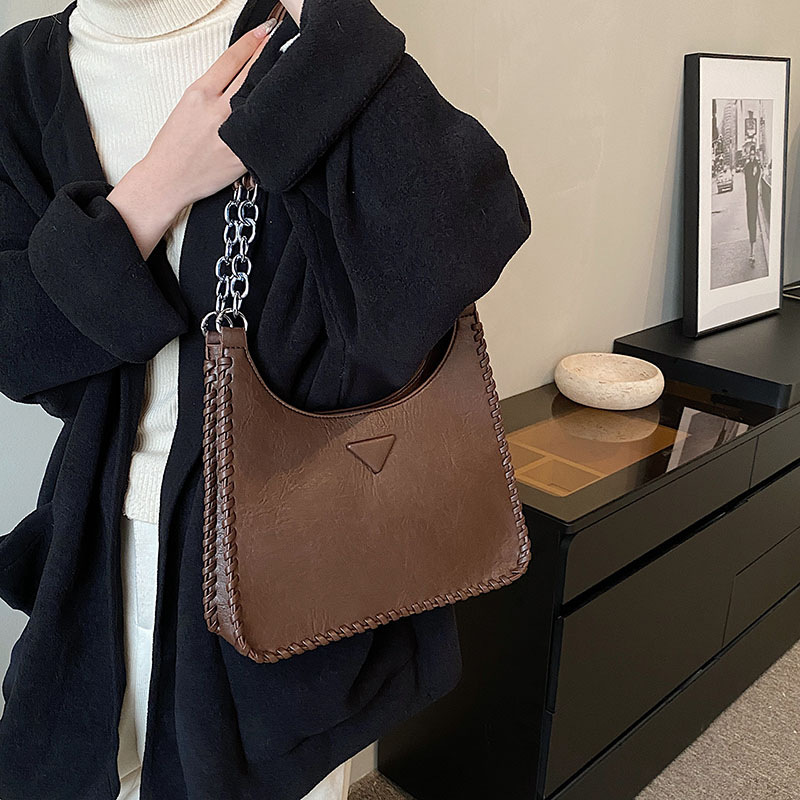 Free shipping 2025 designer Shoulder Bags For womans shoulder bags printing Latch NEW hot handbag Fashionable flap women messenger Chain armpit bag