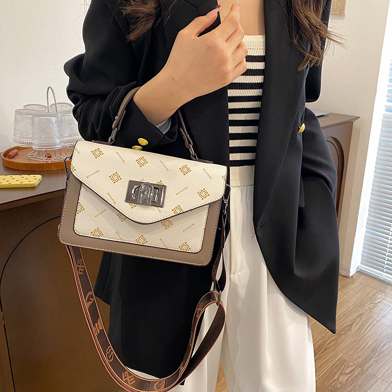 Free shipping new designer Shoulder Bags For womans printing Latch handbag NEW hot Fashionable flap women messenger bag