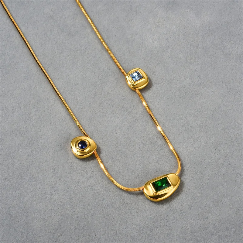 French retro three zircon pendant necklace high-end personalized fashion simple and exquisite necklace jewelry 250228