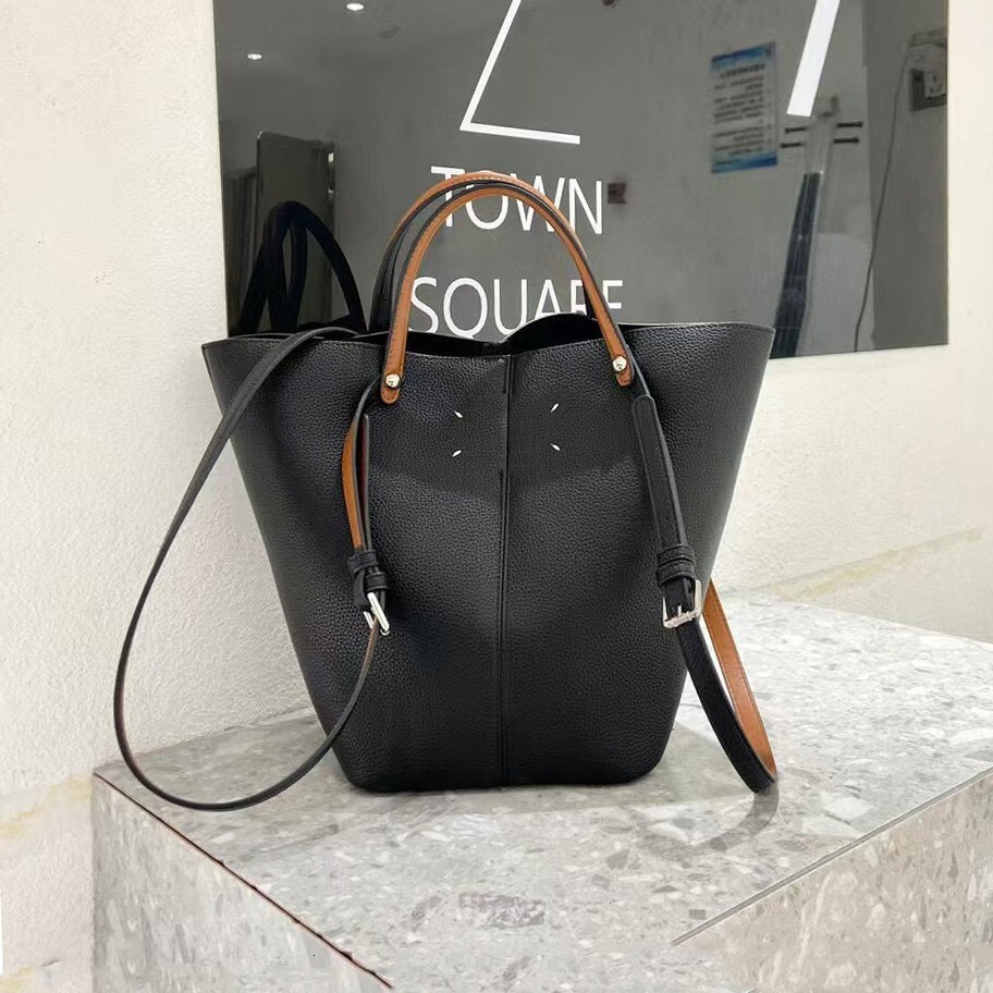 Small Niche Design Bucket Vegetable Basket Women's High-End Fashion, Underarm Versatile Commuting Shoulder Bag, Handbag