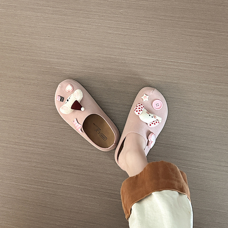 2025 new casual single toe flip flops for girls are suitable for female designers to wear outdoors. Spring new cartoon thick bottom half drag trend
