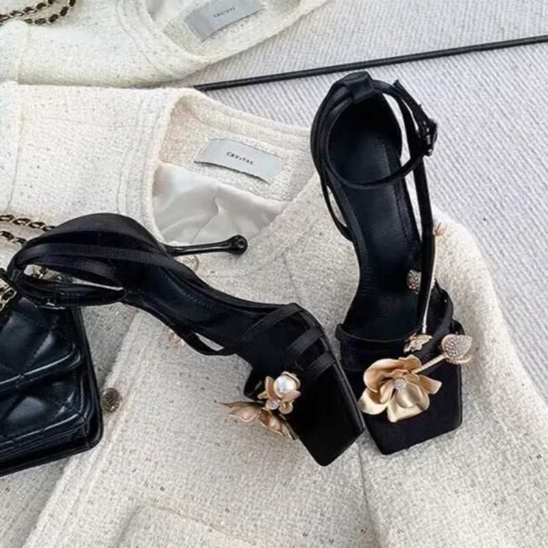 Womens Fi Bag Heel Sandals Summer New Square Head Open Toe Metal Flower Anti-slip Wear-resistant Stiletto HeelsXJ2500305