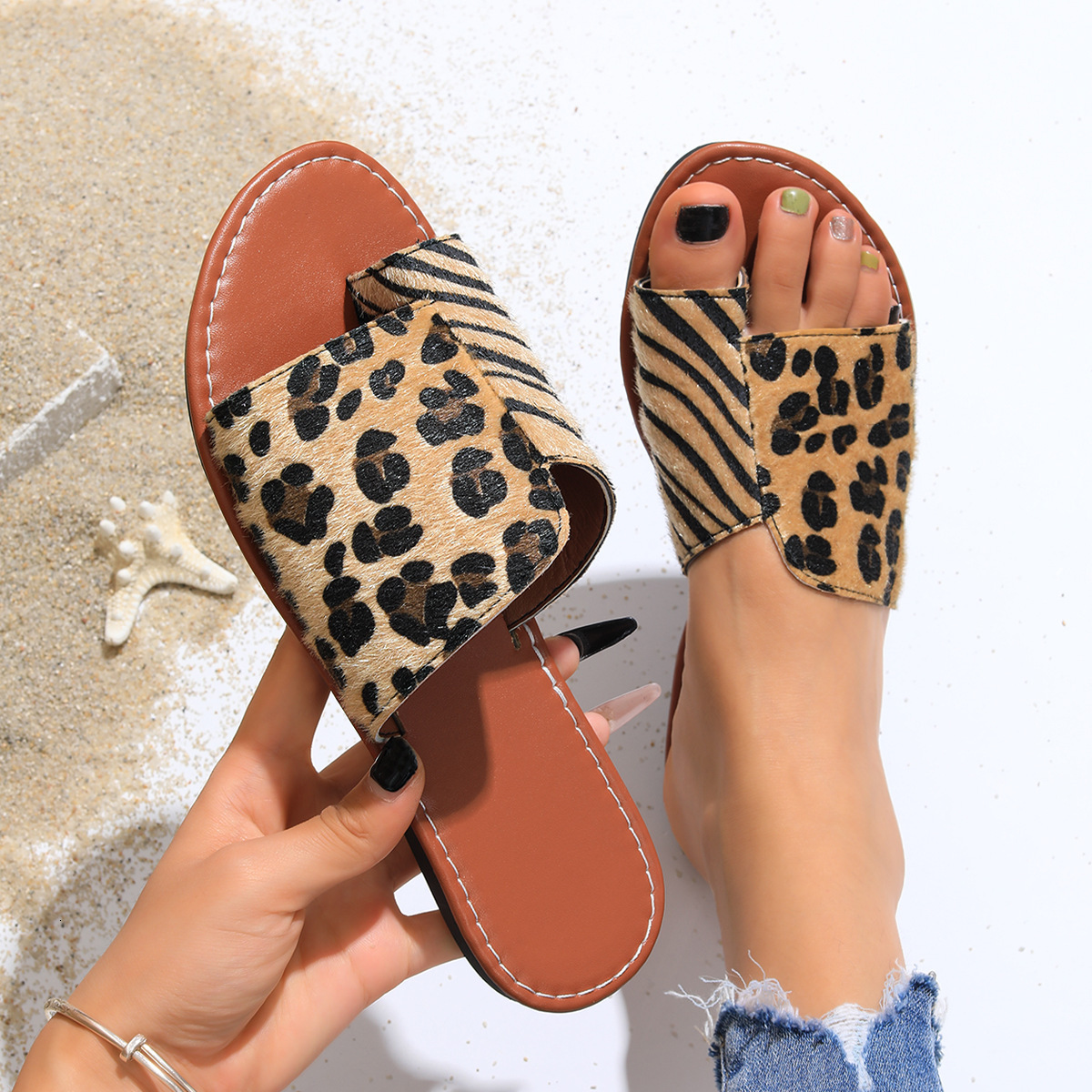 2025 New Summer New Large Flat Toe Leopard Pattern Fashion Designer Women's Cool Slippers Trendy Casual Sandals