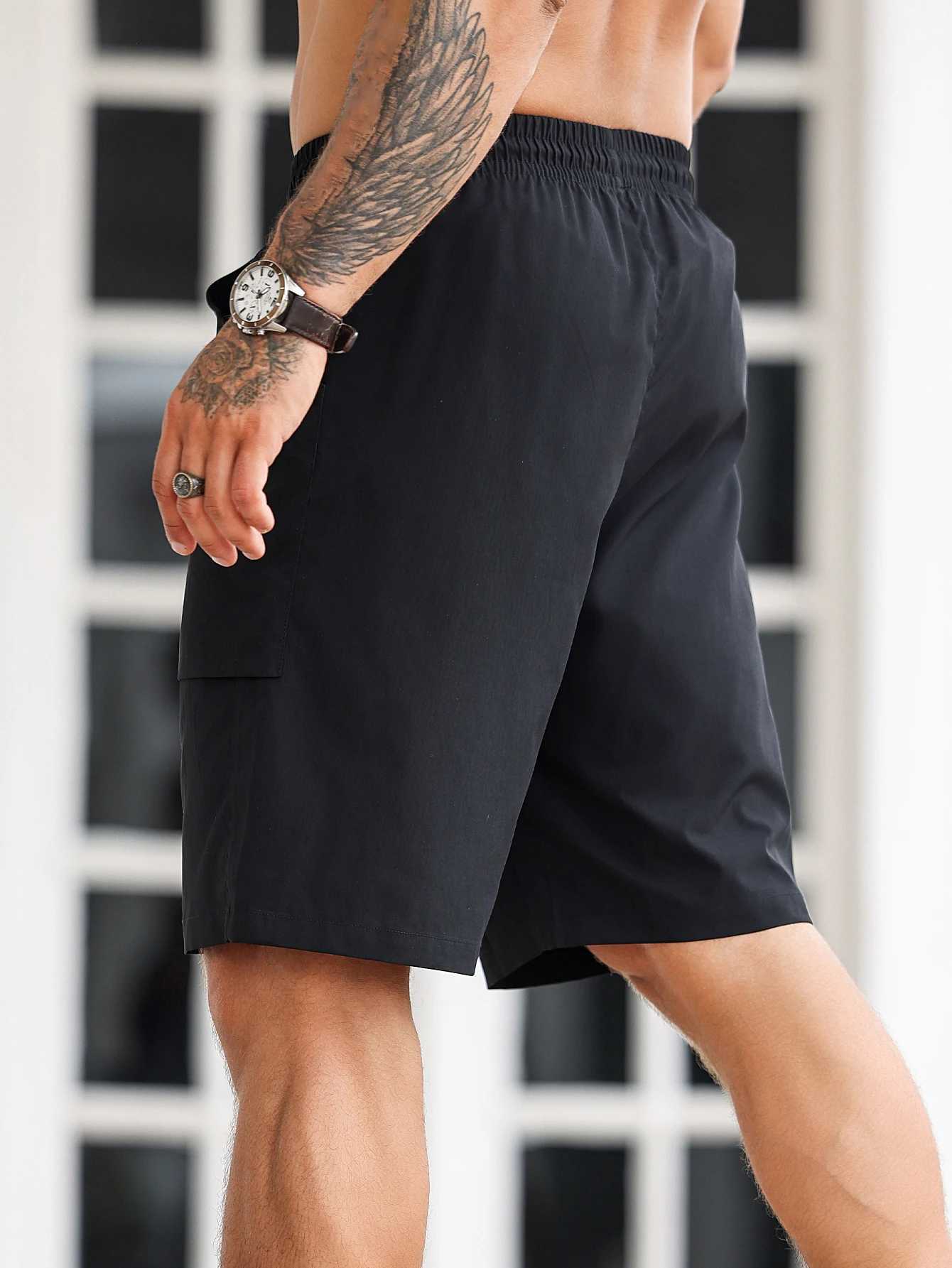 Mens plain regular-fit cargo shorts with adjustable drawstrings and large pockets outdoor out-of-home multi-scene wearXJ250304