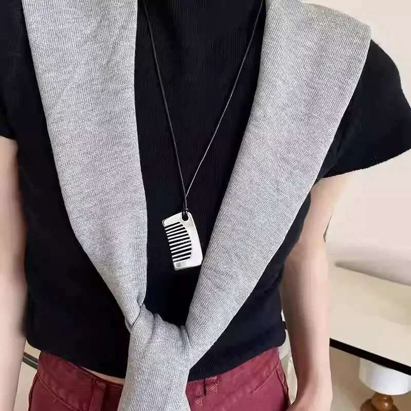 LATS Personality Temperament Comb Pendant Necklace for Women 2024 Trend New Delicate Design Jewelry Fashion Accessories