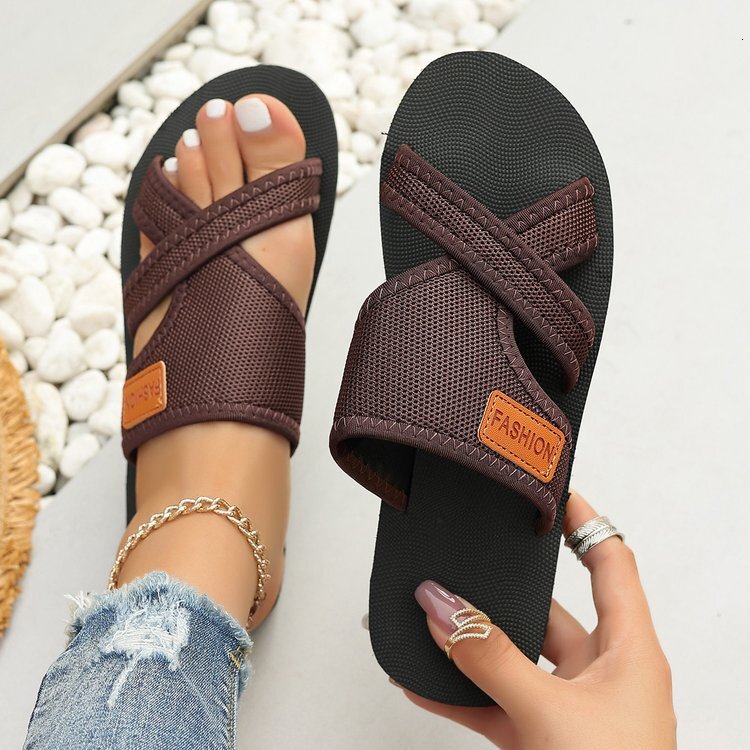 oversized mesh round toe cross strap flat bottom fashionable cool slippers 2025 sports style women's shoes ddmykukumalu