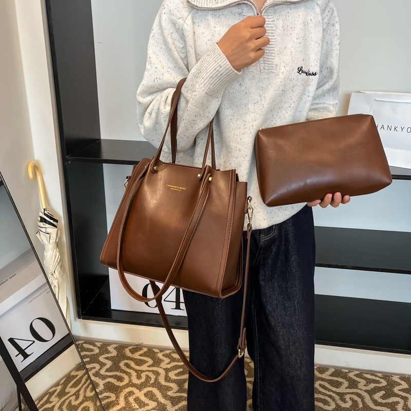 Female Niche Tote For Spring 2025, High-End And Large Capacity Commuting Bag That Can Hold Ipad