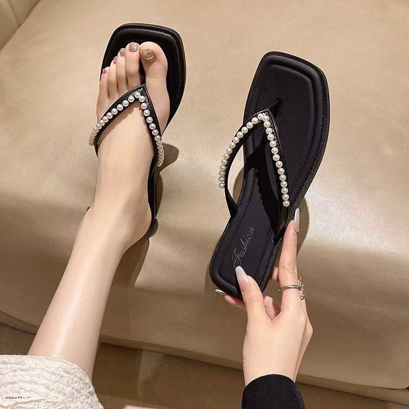 2025 new pearl clip on women's flip flops French niche design square headed pearl beach sandals trendy casual slippers