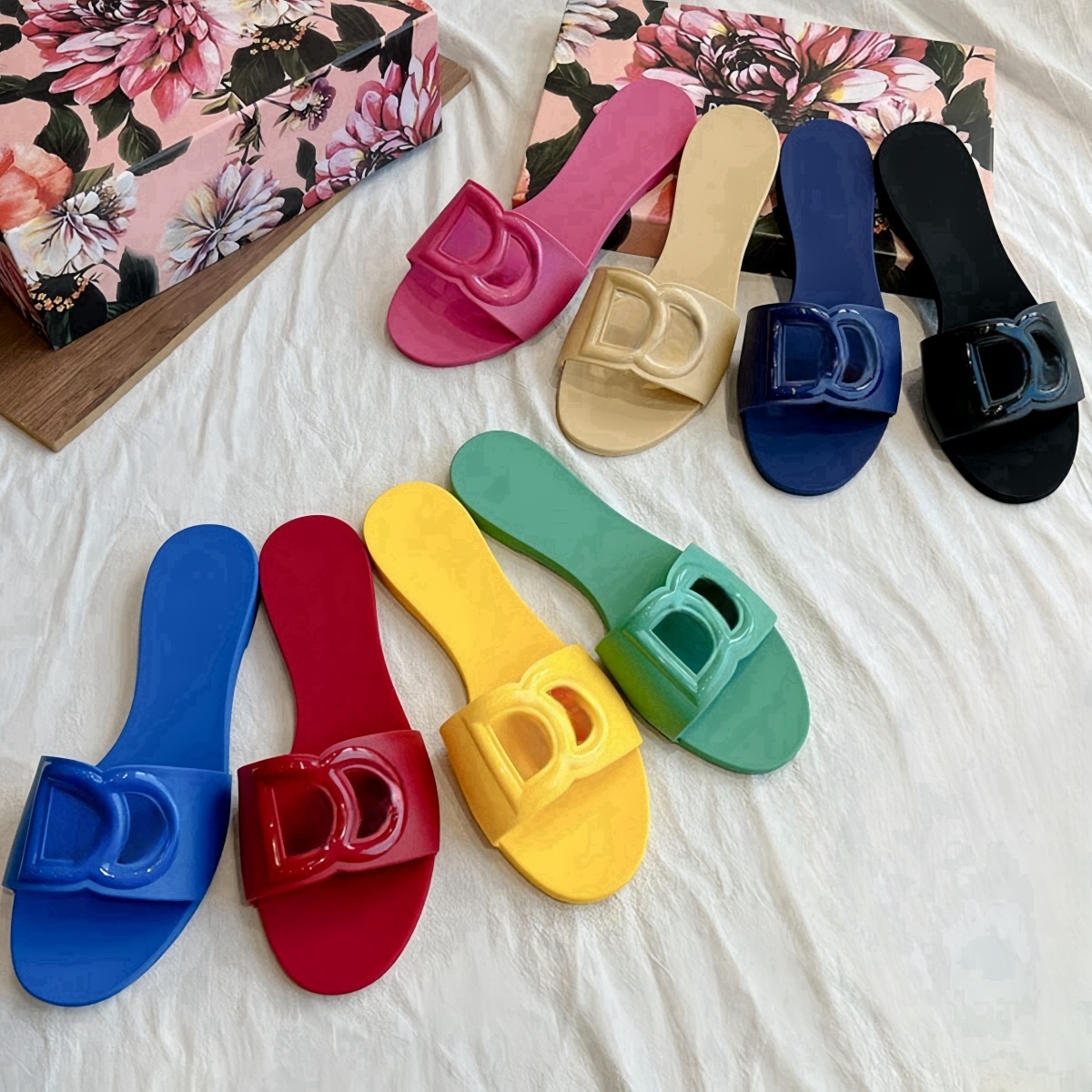 Luxury Casual Sandals Designer Jelly Shoes Beach Anti Slip Flat Bottomed Womens Slippers Size 35-41