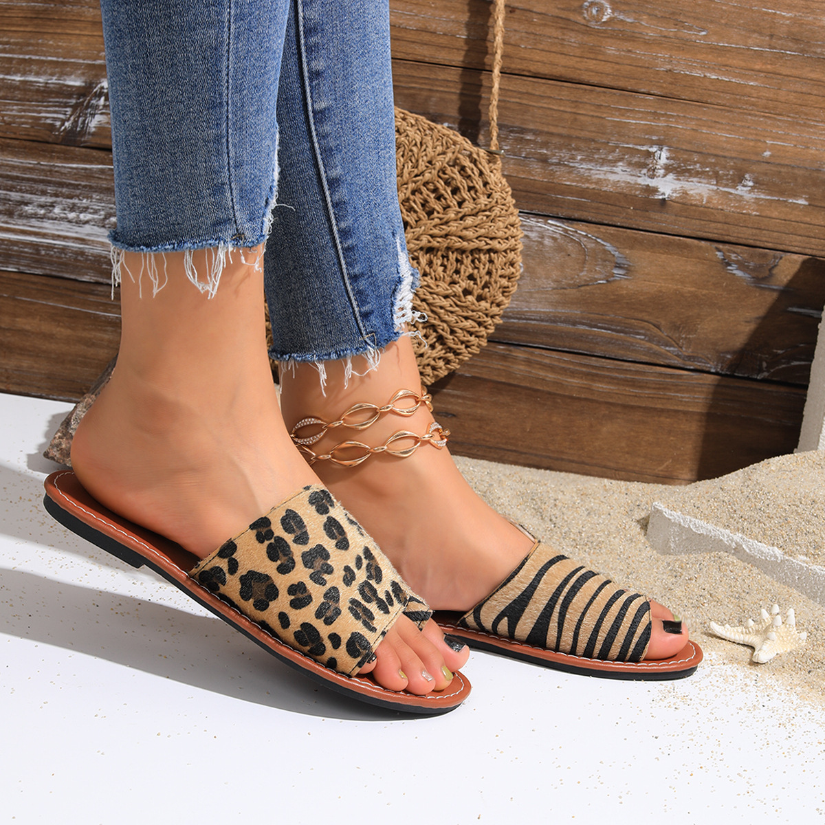 2025 new designer women's plus size cool summer new leopard print set flat shoes straight dragging round head slippers