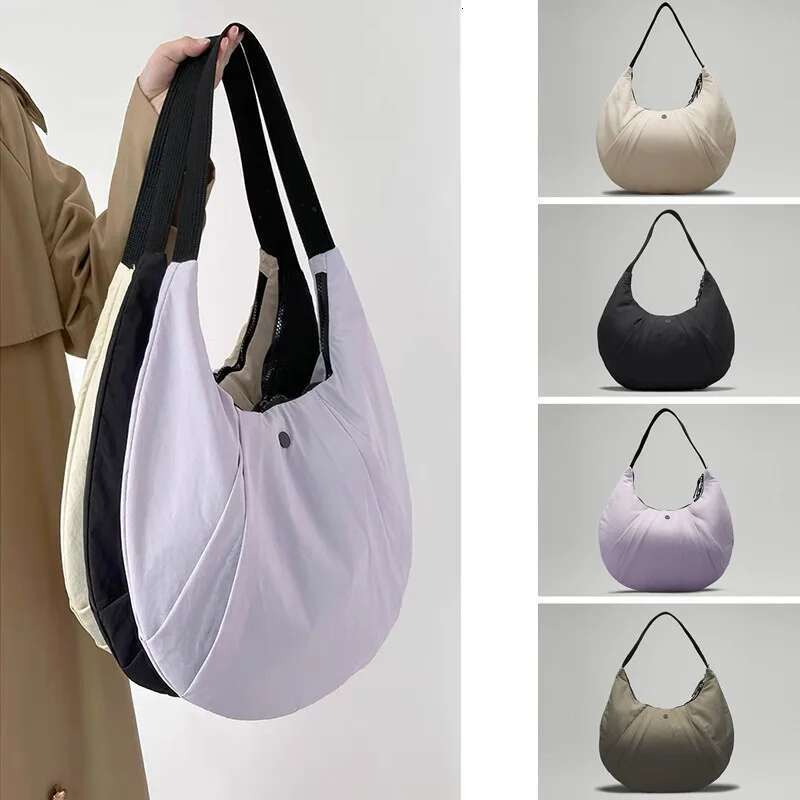 2025 New Net Red Niche Croissant Waterproof Nylon Underarm Lightweight Large Capacity Dumpg Bag High Quality