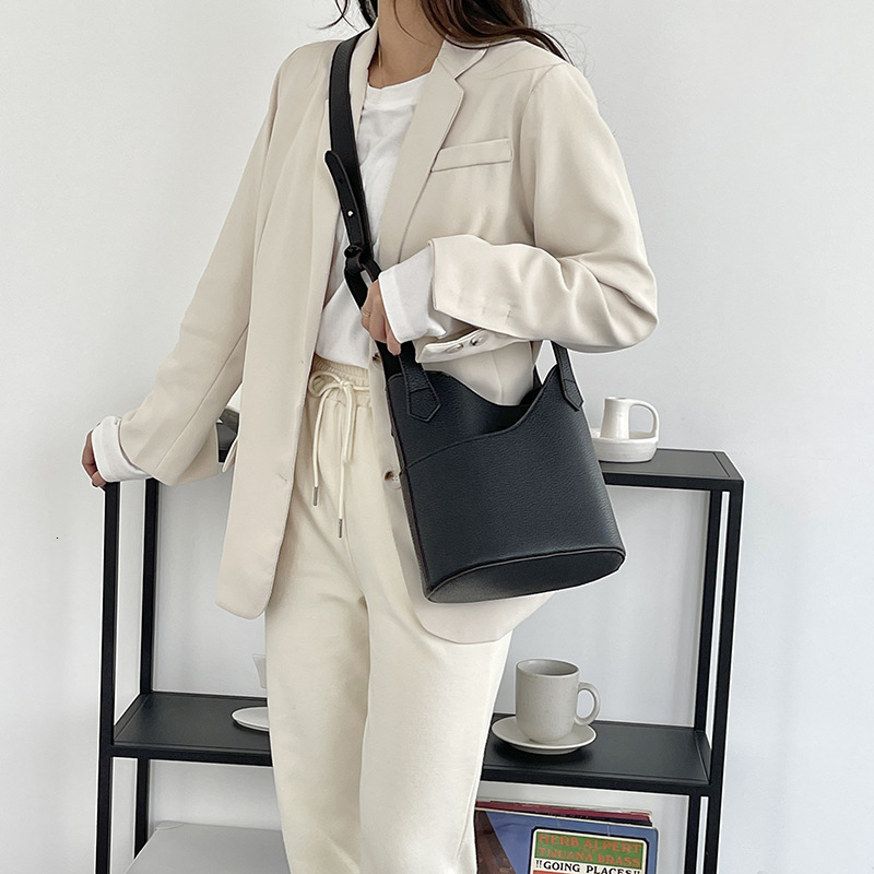Vegetable Basket Women's High-End Sense, Exquisite And Niche Casual Crossbody Shoulder Bag, PU Leather Large Capacity Portable Bucket Bag