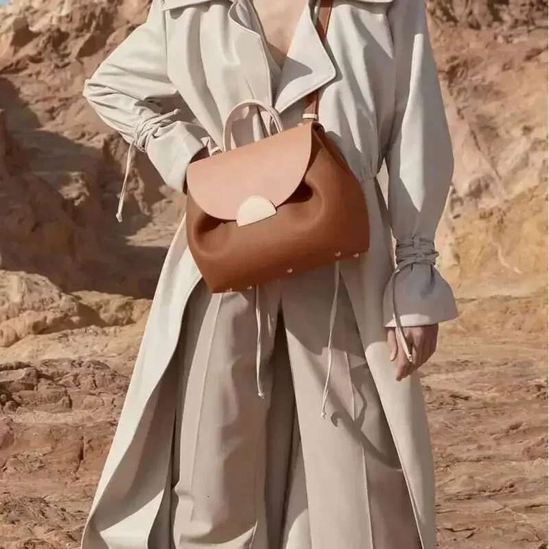 New Fashion Wing French Niche Tote Cyme Light Retro European And American Portable Shoulder Bucket Armpit Bag