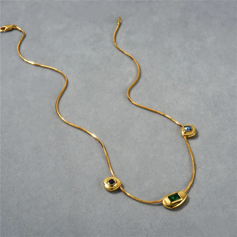 French retro three zircon pendant necklace high-end personalized fashion simple and exquisite necklace jewelry 250228