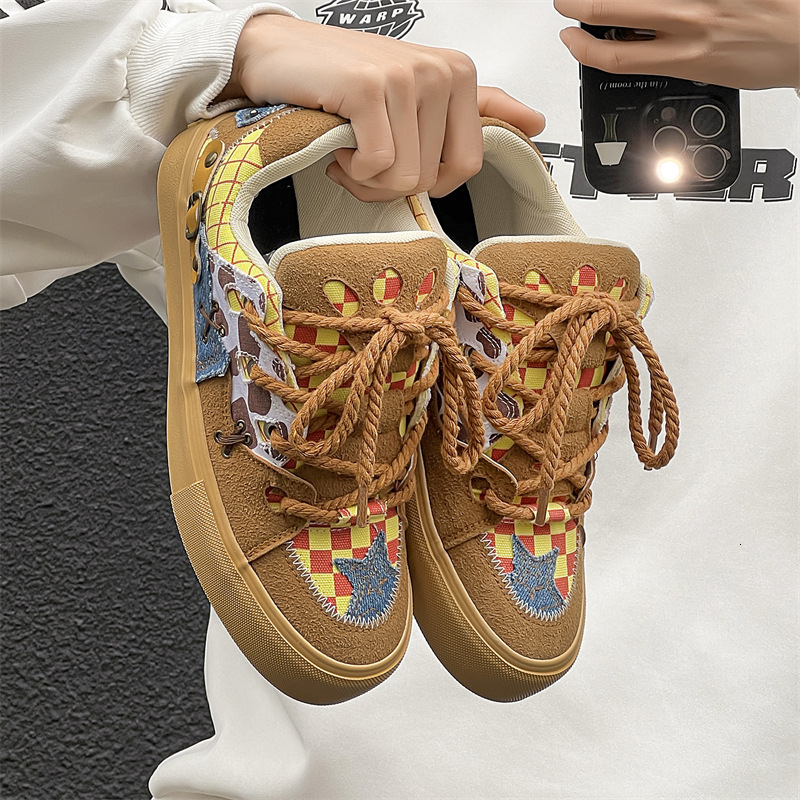 2025 new bread shoes, men's versatile, niche couple style, canvas skateboard shoes, sports men's shoes, one piece dropshipping