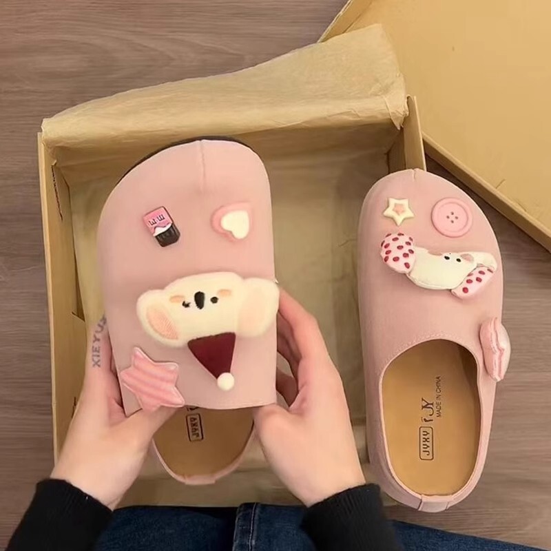 2025 new casual single toe flip flops for girls are suitable for female designers to wear outdoors. Spring new cartoon thick bottom half drag trend