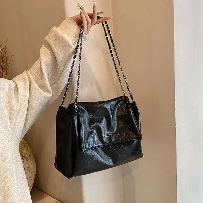 Large Capacity Shoulder For Women , New Women's Fashionable Commuting Tote Bag, College Student Class Bag