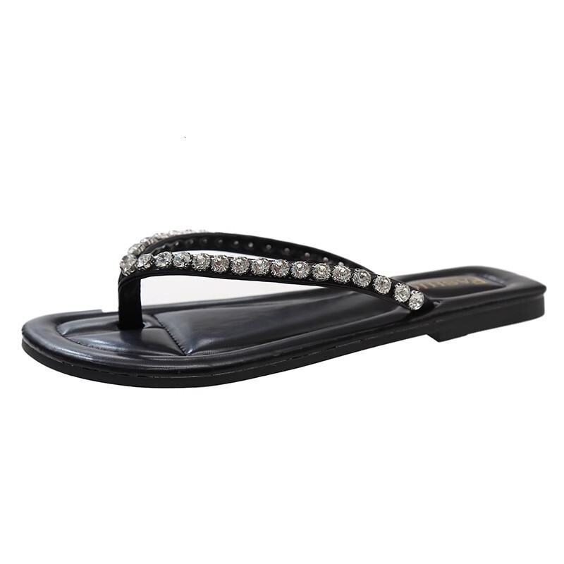 The new beach flip flops for summer 2025 are suitable for women to wear outdoors, with a luxurious flat bottom anti slip vacation designer women'