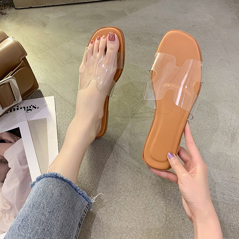 New transparent flat toe slippers for women in the summer of 2025, designed by beach designers with straight drag anti slip sandals